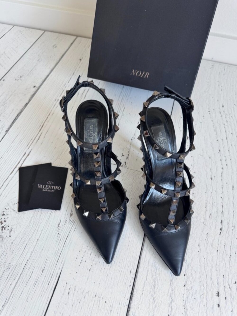 Valentino Garavani - Matte Black Rockstud Leather Pumps - Picture 6 of 7